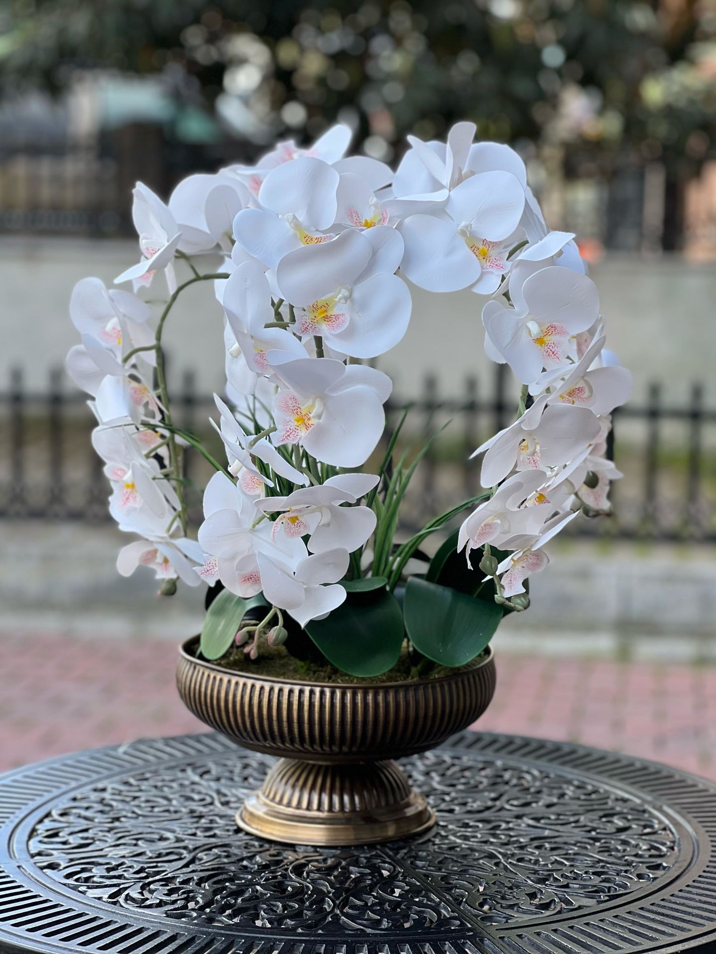 Yapay Islak Orkideli Ayaklı Vazo Eskitme