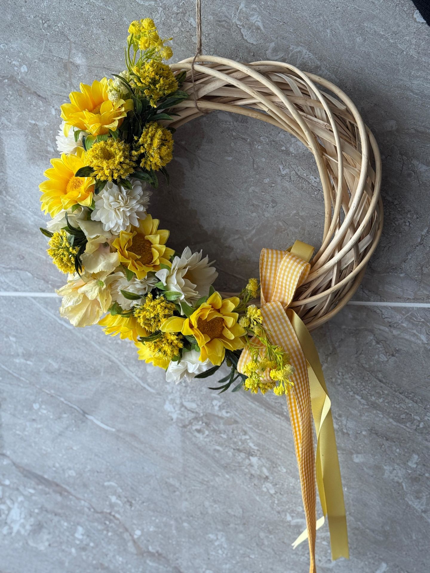 Yapay Çiçekli Hasır Kapı Süsü No:5