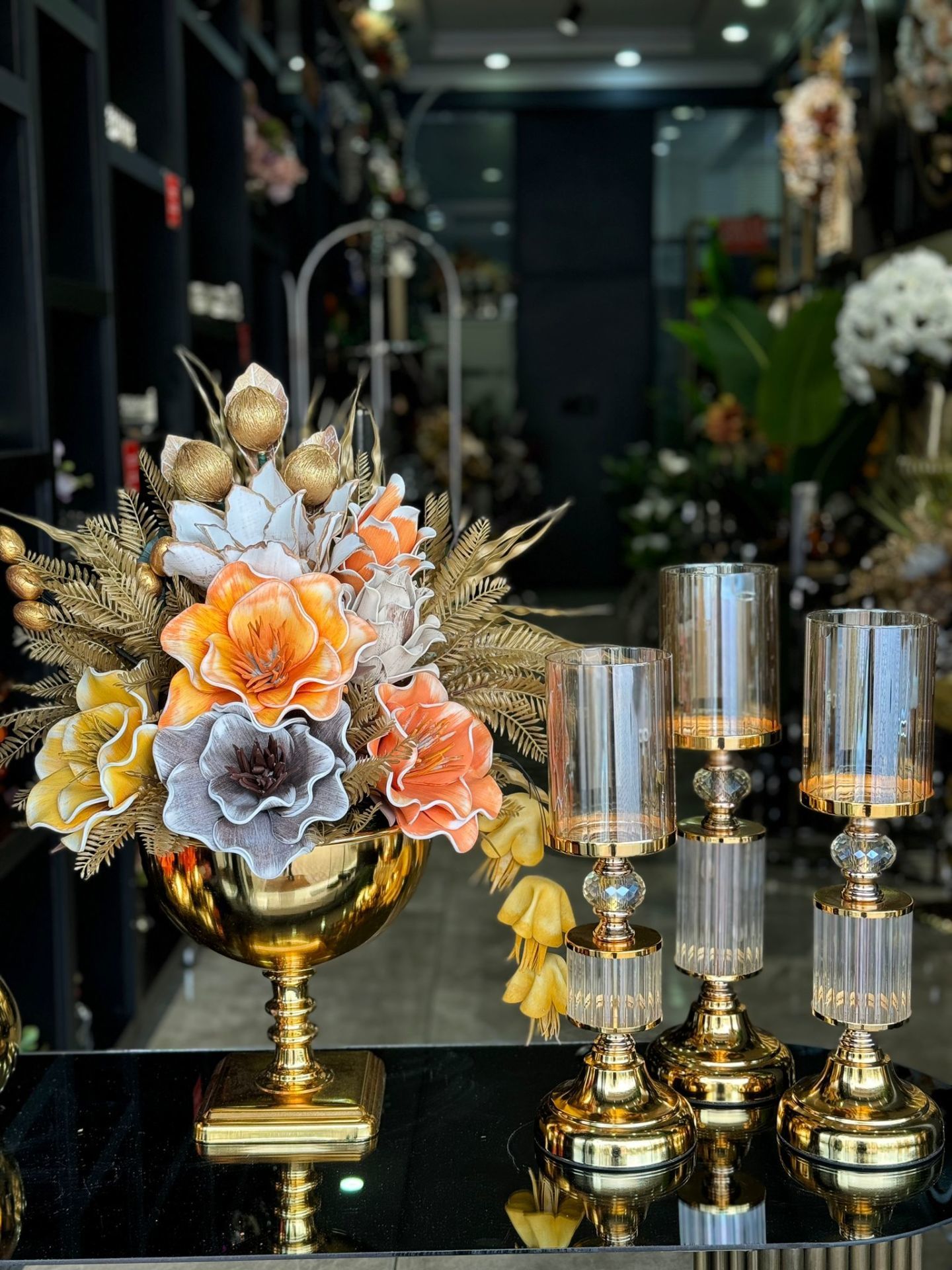 Yapay Çiçekli Gold Kare Ayak Vazo Şamdanlı Set No:7