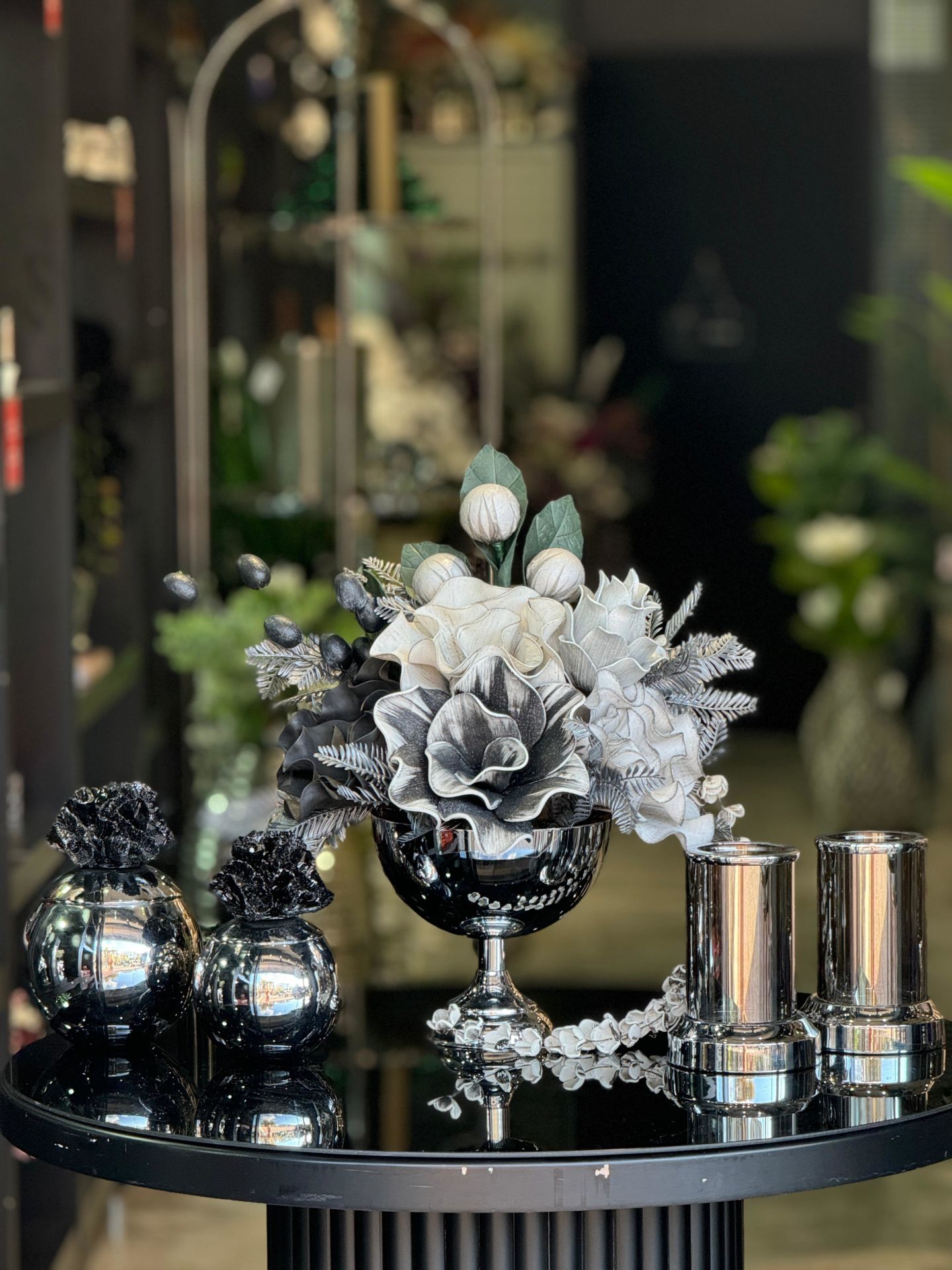 Yapay Çiçekli Gümüş Yuvarlak Vazo 5 Parça Set No:7