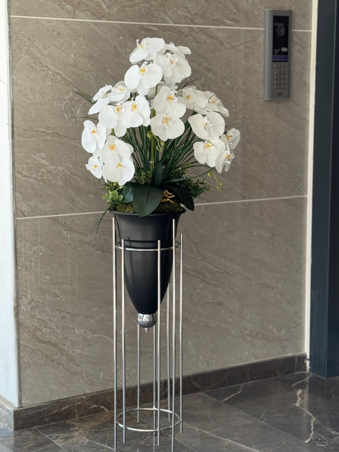 Orkideli  Siyah Yer Vazosu Orta  Boy