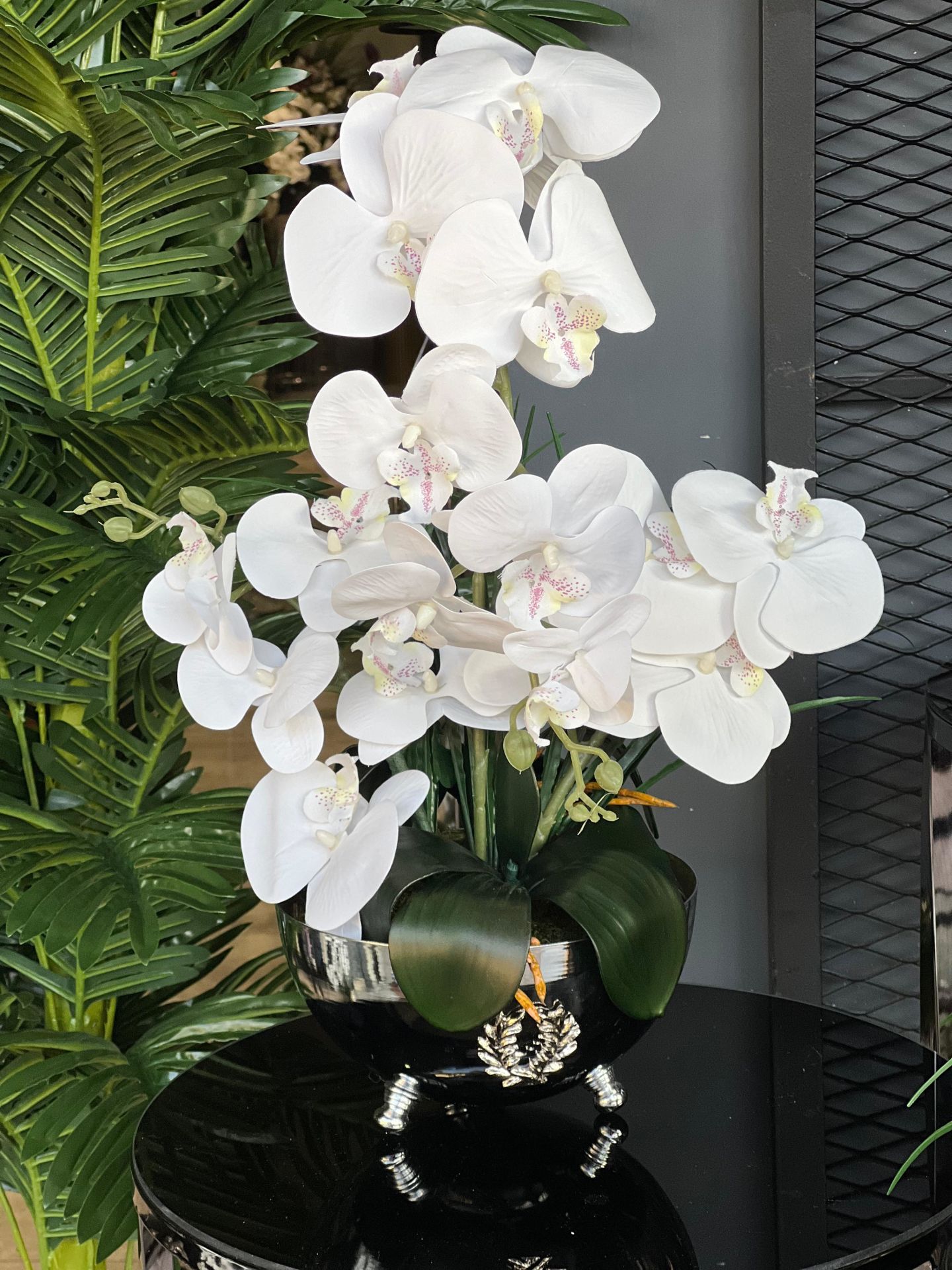 Yapay Orkideli Armalı Gümüş Vazo