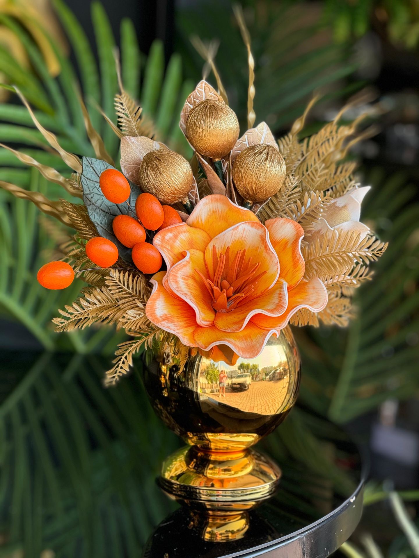 Yapay Çiçekli Ayaklı Mercan Vazo