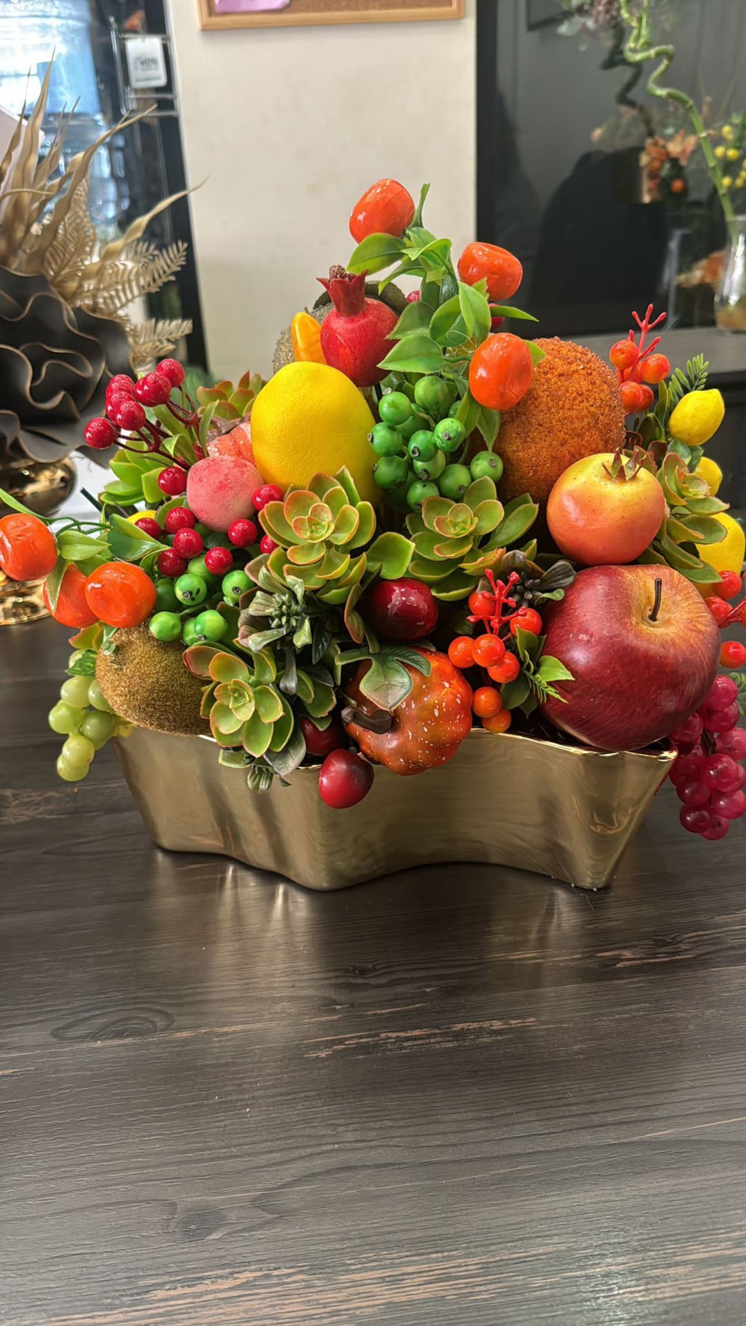 Meyve tanzimli küçük vazo