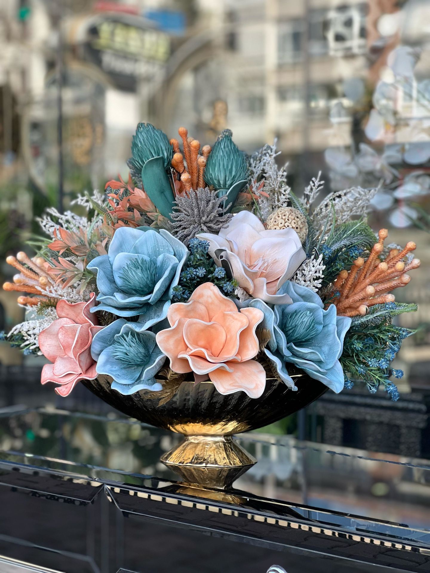 İthal Çiçek Tanzimli Gold Döküm Gondol Vazo