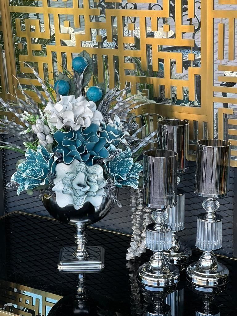 Yapay Çiçekli Gümüş Kare Ayak Vazo Şamdanlı Set No:1